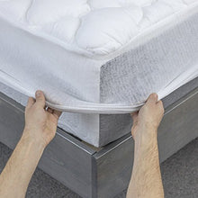 eLuxurySupply Five Star Mattress Pad with Fitted Skirt - Hypoallergenic Mattress Cover Made in the USA, Queen